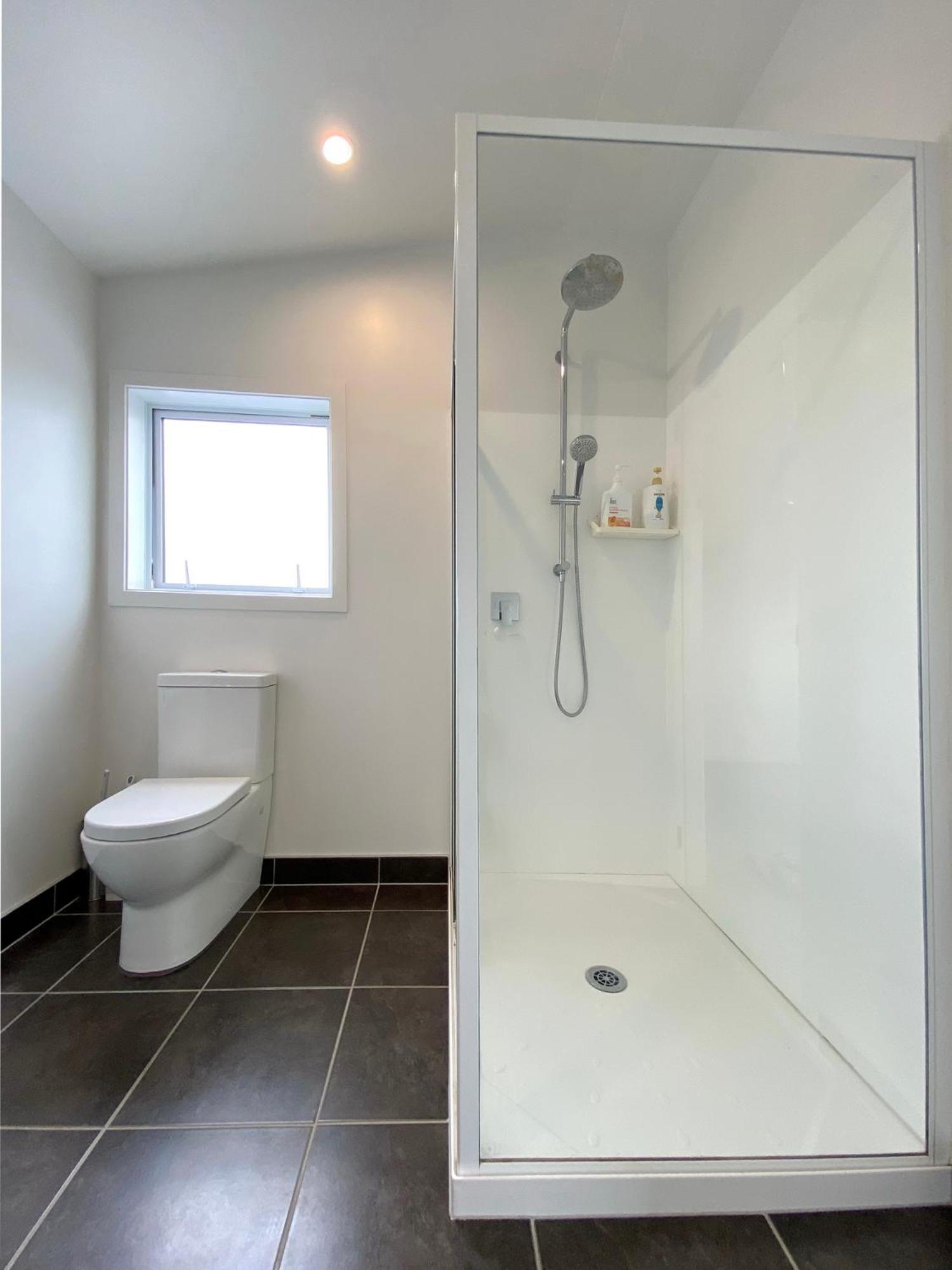 7Br 3Bh Beach Escape. 2 Min To Browns Bay Beach Auckland Exteriör bild