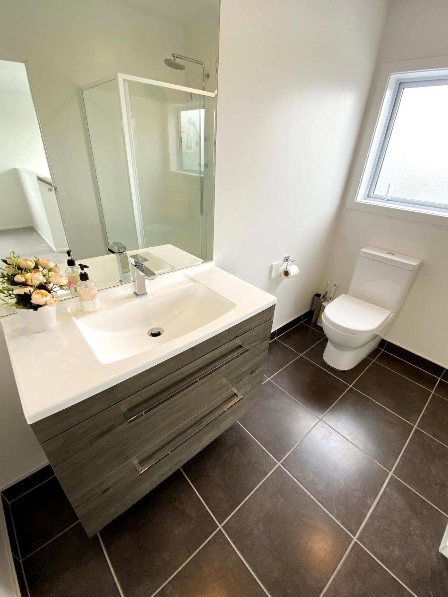 7Br 3Bh Beach Escape. 2 Min To Browns Bay Beach Auckland Exteriör bild